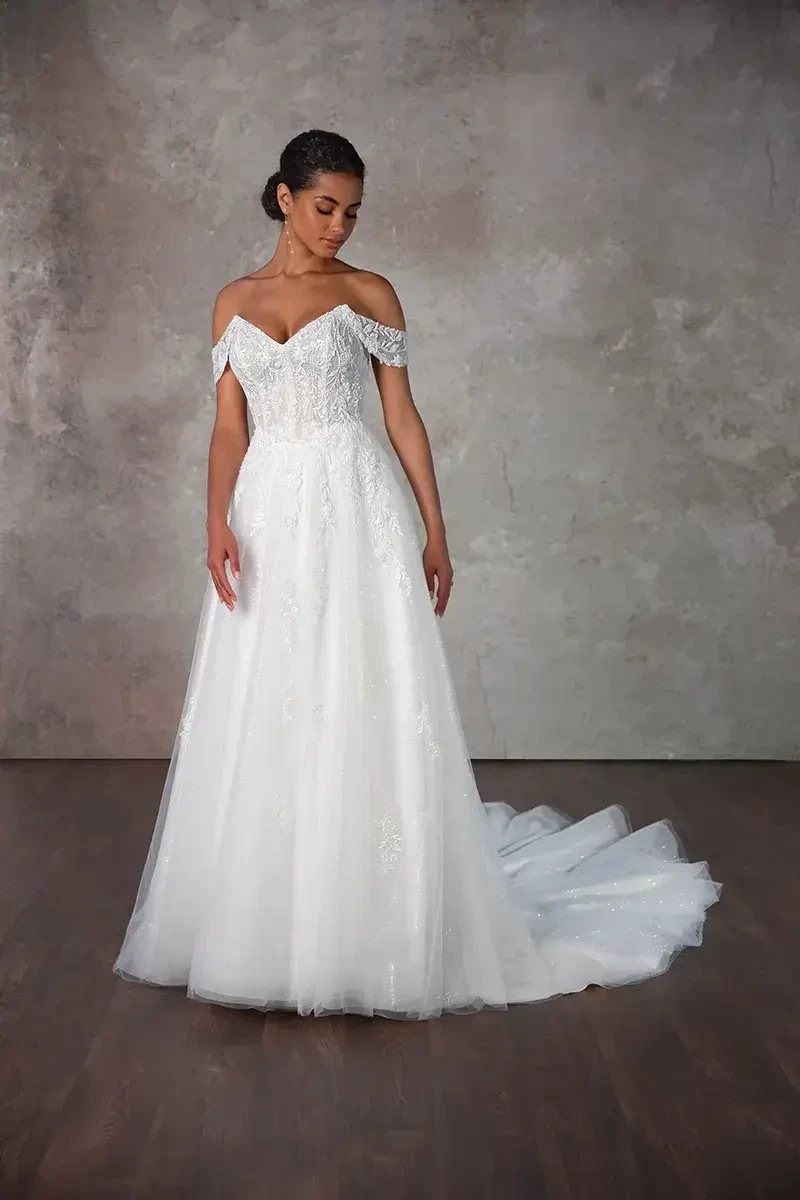 A Modern Bride’s Guide to Wedding Dresses. Desktop Image