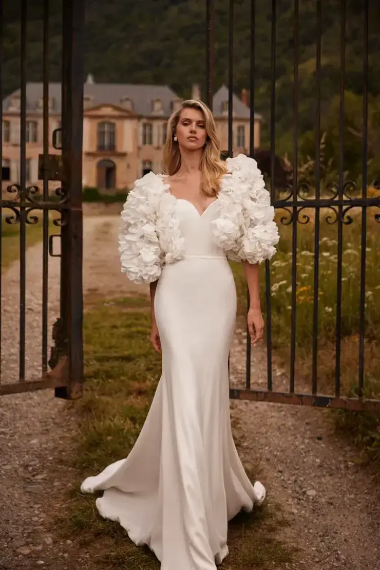 Your Complete Guide to Buying a Wedding Dress Off the Rack Image