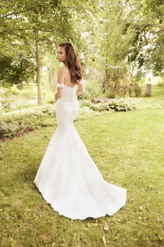 Paloma Blanca Style #P5075 #1 thumbnail