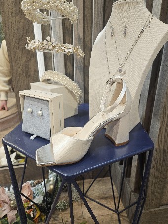 Rainbow Shoes Style #Solange size 6 #0 Ivory thumbnail